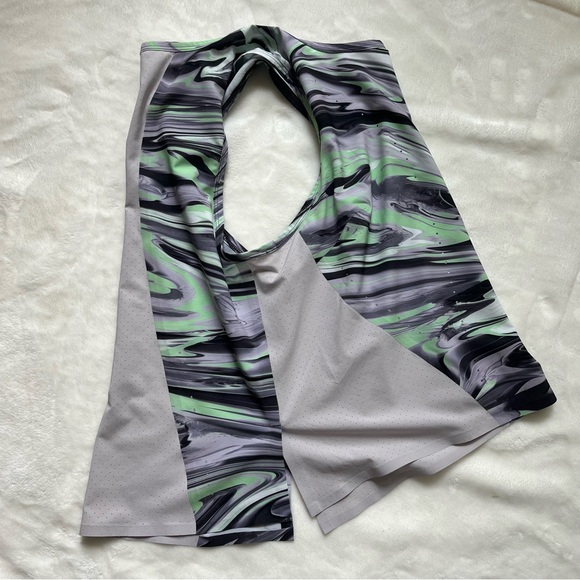 Women’s Lululemon Tanktop - Picture 5 of 10